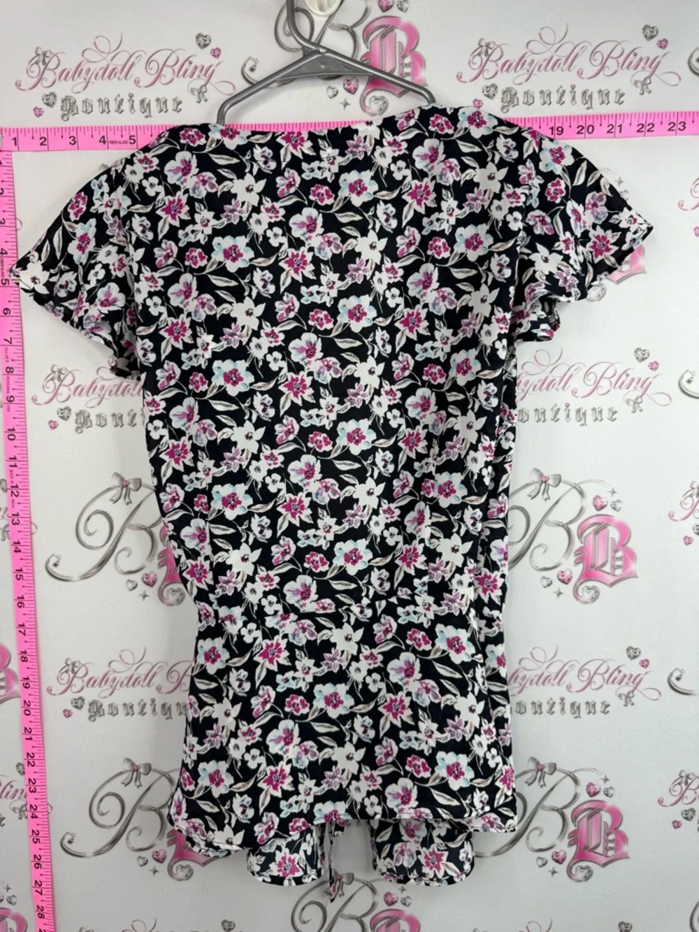 Banana Republic Short-Sleeve Cardigan with Pink and White Flowers Floral tie up - Picture 2 of 9